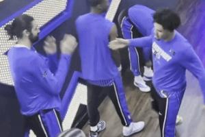 不愧是美利坚~比塔泽和庞达的互动动作不太对吧这能播吗？ 配图