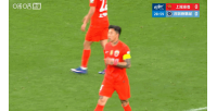 王燊超无法坚持后伤退，张琳芃替补登场 配图