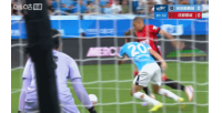 蓉城开场5分钟1-0新鹏城!女主裁董方雨判点,韦世豪点射破门 配图